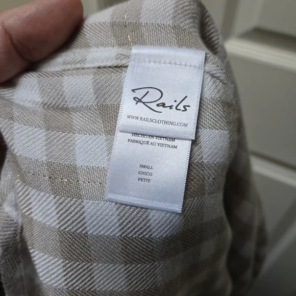 Rails Hunter Powder Wheat Button Up Shirt - Picture 7 of 8